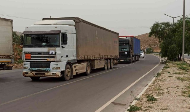 BM'den İdlib'e bayram öncesi 16 tır insanı yardım