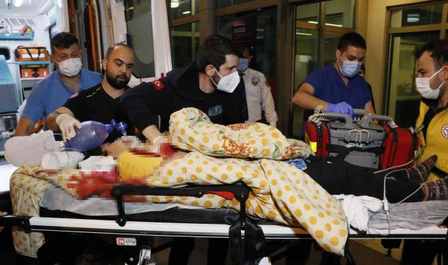 Boşanma aşamasındaki karısını defalarca bıçaklayarak öldürdü