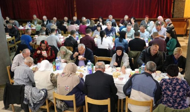 Bosna Hersek'te dev iftar sofrası kuruldu