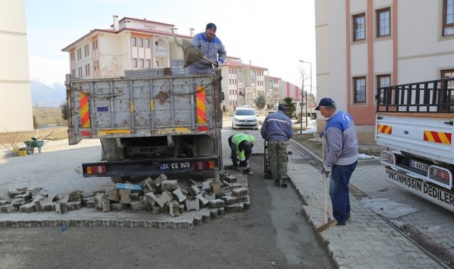 Bozulan ve deforme olan parke taş yollar yenileniyor