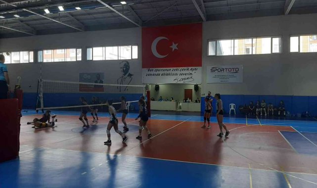 Bozüyük Belediyesi Eğitim Spor Yıldız Kız Voleybol Takımı Türkiye yarı finallerine yükseldi