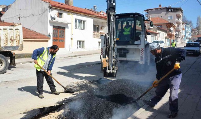Bozüyük'te altyapı ve yol çalışmaları sürüyor