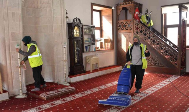 Bozüyük'te camilerde Ramazan temizliği