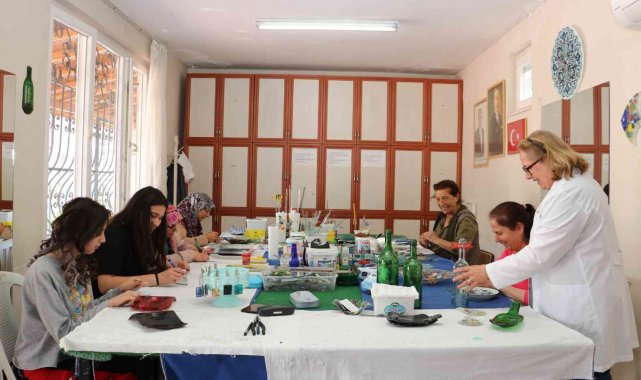 Bu atölyede atıklar sanata dönüşüyor