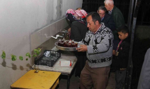 Bu çeşmeden su değil çay akıyor