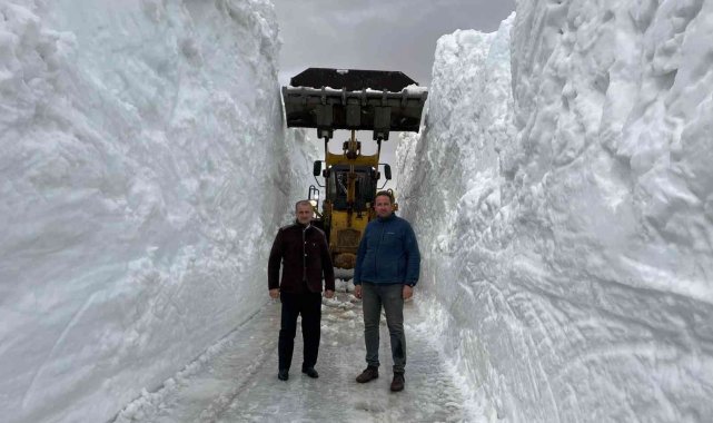 Bu fotoğraflar dün çekildi: İki insan boyu kar