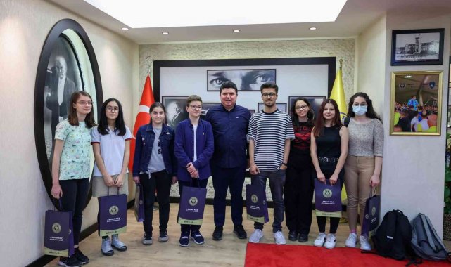 Buca Belediyesi Dijital Dershane'de ödüller sahiplerini buldu