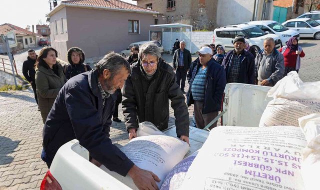 Buca Belediyesinden çiftçiye gübre desteği