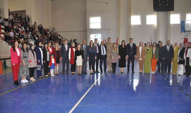 Bulanık'ta 23 Nisan Ulusal Egemenlik ve Çocuk Bayramı kutlandı