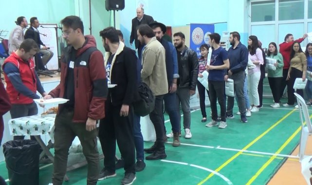 Burdur'da 350 gence esnafın da desteğiyle iftar yemeği