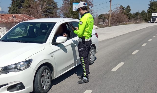 Burdur'da hız limitini aşan 158 sürücüye para cezası