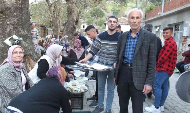 Burhaniye&#039;de geleneksel köylü iftarı binlerce vatandaşı buluşturdu