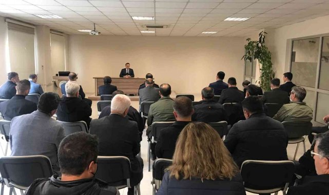 Burhaniye&#039;de muhtarlara hizmet içi eğitim toplantısı