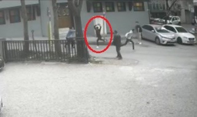 Bursa'da gençlerin bıçaklı kavgası kameralarda