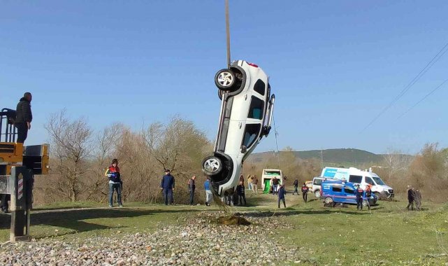 Bursa'da gölete uçan araçtan cansız bedeni çıkarıldı