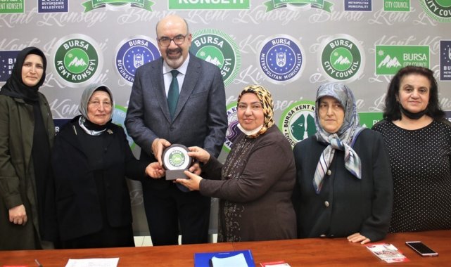 Bursa'da kadınlara kolon kanseri sunumu