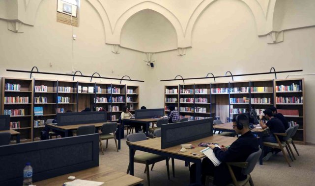 Bursa'da tarihi hamam kütüphane oldu