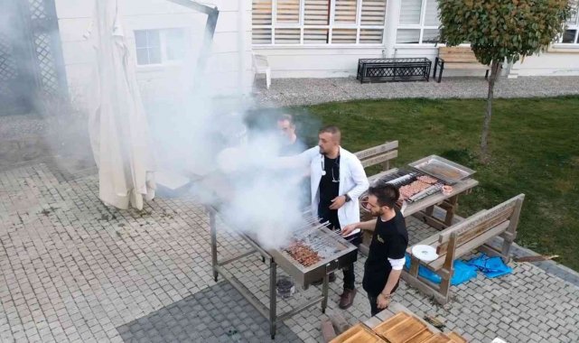 Bursalı fenomen ciğer ustası huzur evi sakinlerini unutmadı