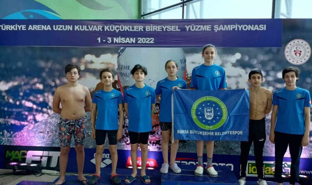 Bursalı yüzücüler Trabzon'dan madalya ile döndü