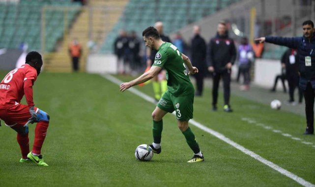 Bursaspor&#039;da Onur Atasayar ameliyat oldu