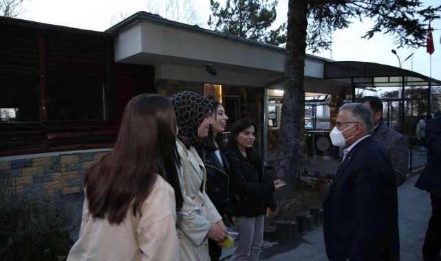 Büyükkılıç, öğrencilerle iftar sofrasında buluştu