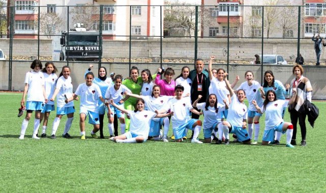 Büyükşehir Belediyesi Kadın Futbol Takımı yoluna kayıpsız devam ediyor