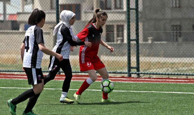 Büyükşehir Belediyesi Kadın Futbol Takımı'ndan 11 gollü skor