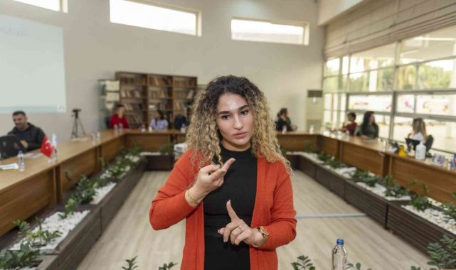 Büyükşehir Belediyesi personeli işaret dili öğreniyor
