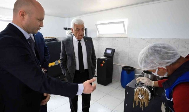 Büyükşehir Belediyesi sokak hayvanlarının mamasını kendisi üretiyor