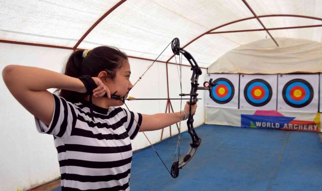 Büyükşehir Belediyesinin okçuluk kursiyeri Mersin il birincisi oldu