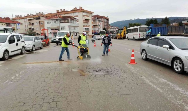 Büyükşehir kendi ürettiği asfaltı kullanıyor
