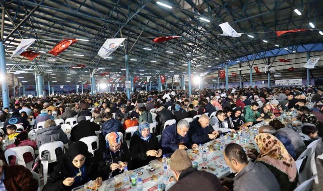 Büyükşehrin iftar bereketi bu kez Anafartalar'a taşındı