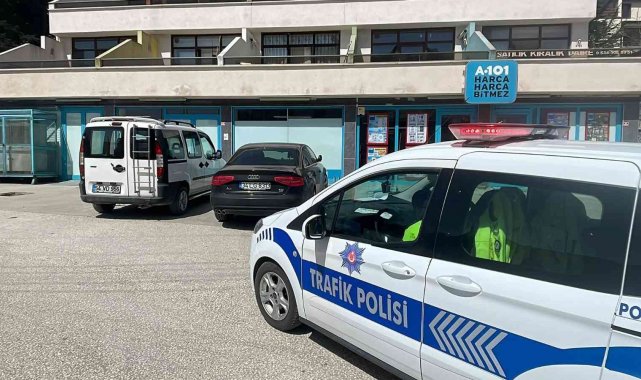 Çaldıkları araba ile gezerken polisin dikkati ile yakalandılar