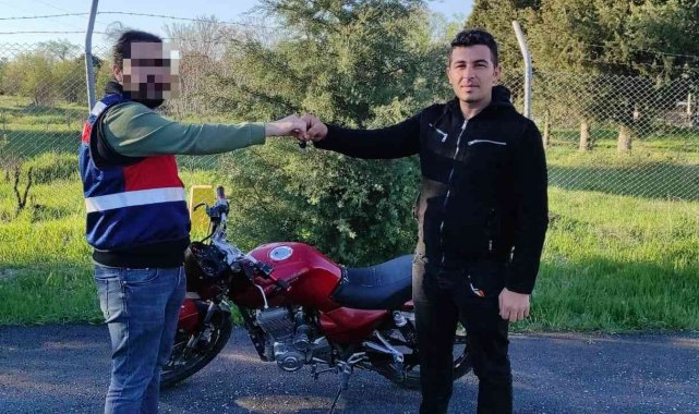 Çaldıkları motosikleti satmak için verdikleri ilan görenleri hayrete düşürdü
