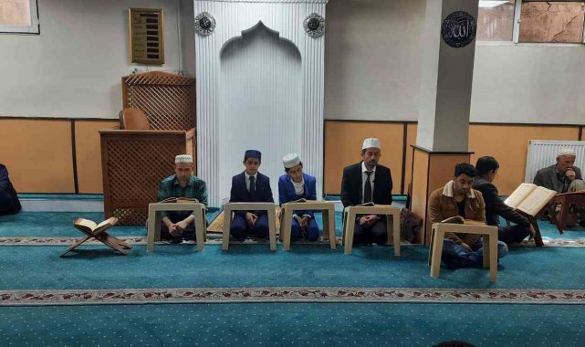 Cami cemaatinden küçük hafızlara büyük ilgi