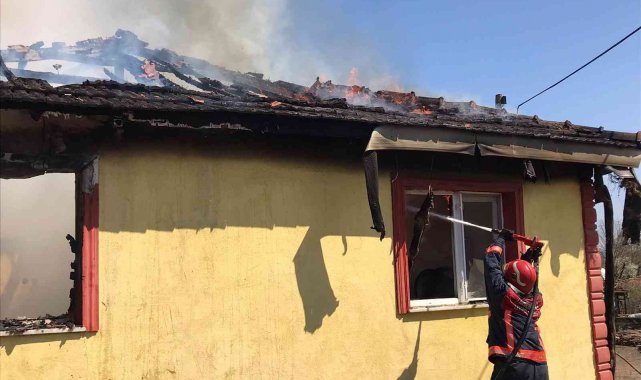 Cami lojmanında çıkan yangın itfaiye ekiplerince söndürüldü