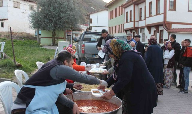 Camicedit Mahalle sakinleri ile iftar sofrasında bir araya geldiler