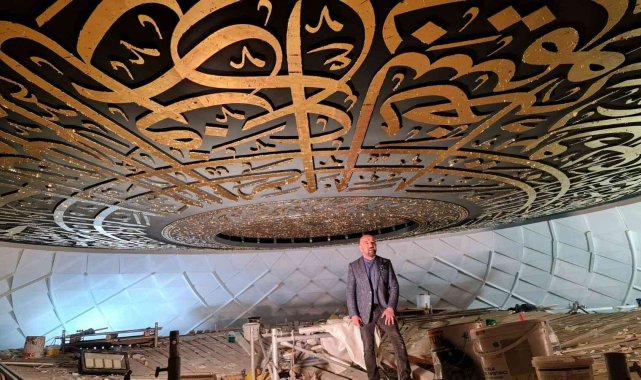 Camilere nakış nakış ayet işliyor