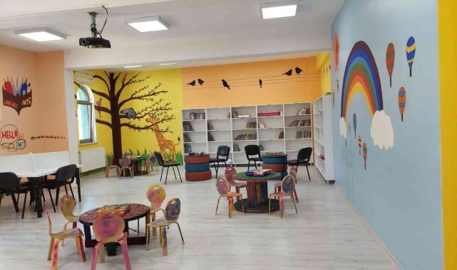 Çanakkale&#039;de atıl malzemelerle geri dönüşüm kütüphanesi kuruldu