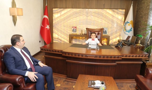 Canpolat makam koltuğunu küçük Halit'e devretti