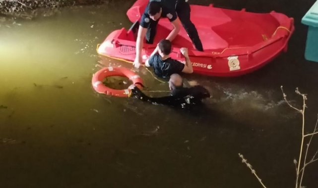 Çaya düşen telefonunu almak isterken akıntıya kapılan şahıs kurtarıldı