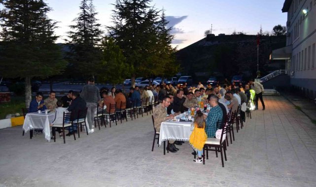 Çemişgezek Kaymakamı Koç güvenlik güçleri ile iftarını açtı