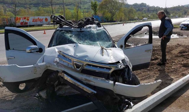 Cenazeden dönen muhtar ve eşi kazada hastanelik oldu
