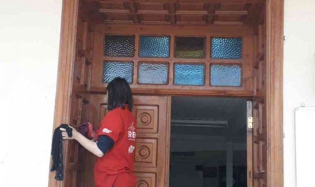 Ceyhan'da camilerde temizlik ve bakım çalışması