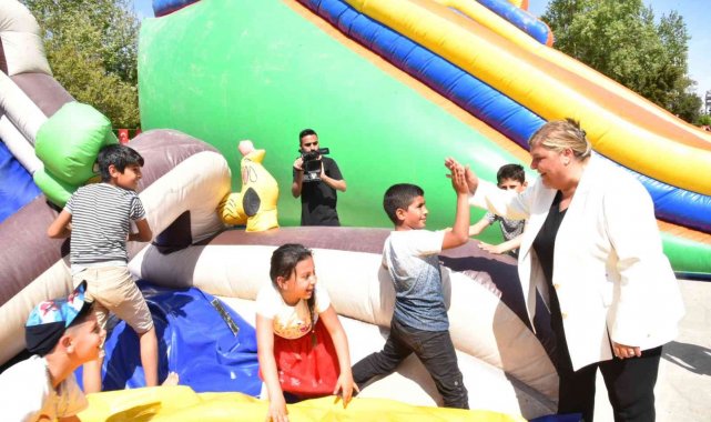 Ceyhan'da çocukların 23 Nisan coşkusu