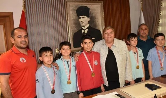 Ceyhanlı güreşçiler Türkiye Şampiyonası&#039;nda