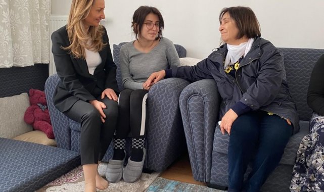 CHP lideri Kemal Kılıçdaroğlu&#039;nun eşi Selvi Kılıçdaroğlu, evlatlarını kadın cinayetlerinde yitiren ailelerle buluştu