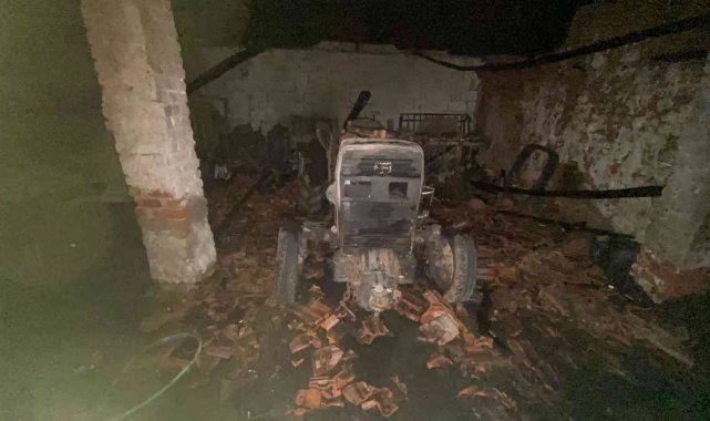 Çiftçinin deposunda çıkan yangın 200 bin TL'lik zarara neden oldu