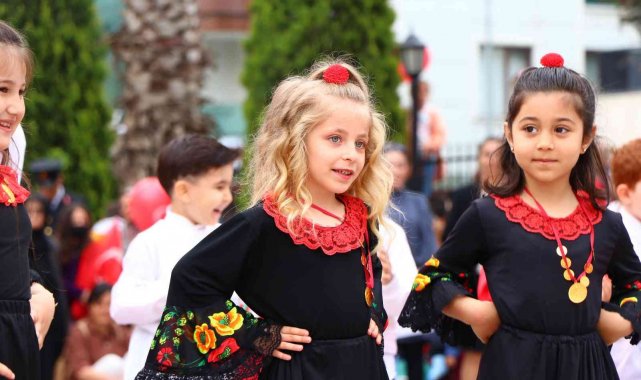 Çiftlikköy'de 23 Nisan coşku ile kutlandı