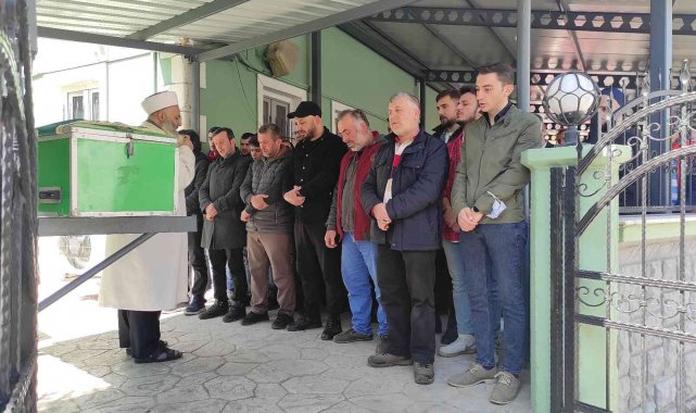 Cinayete kurban giden aile son yolculuğuna uğurlandı